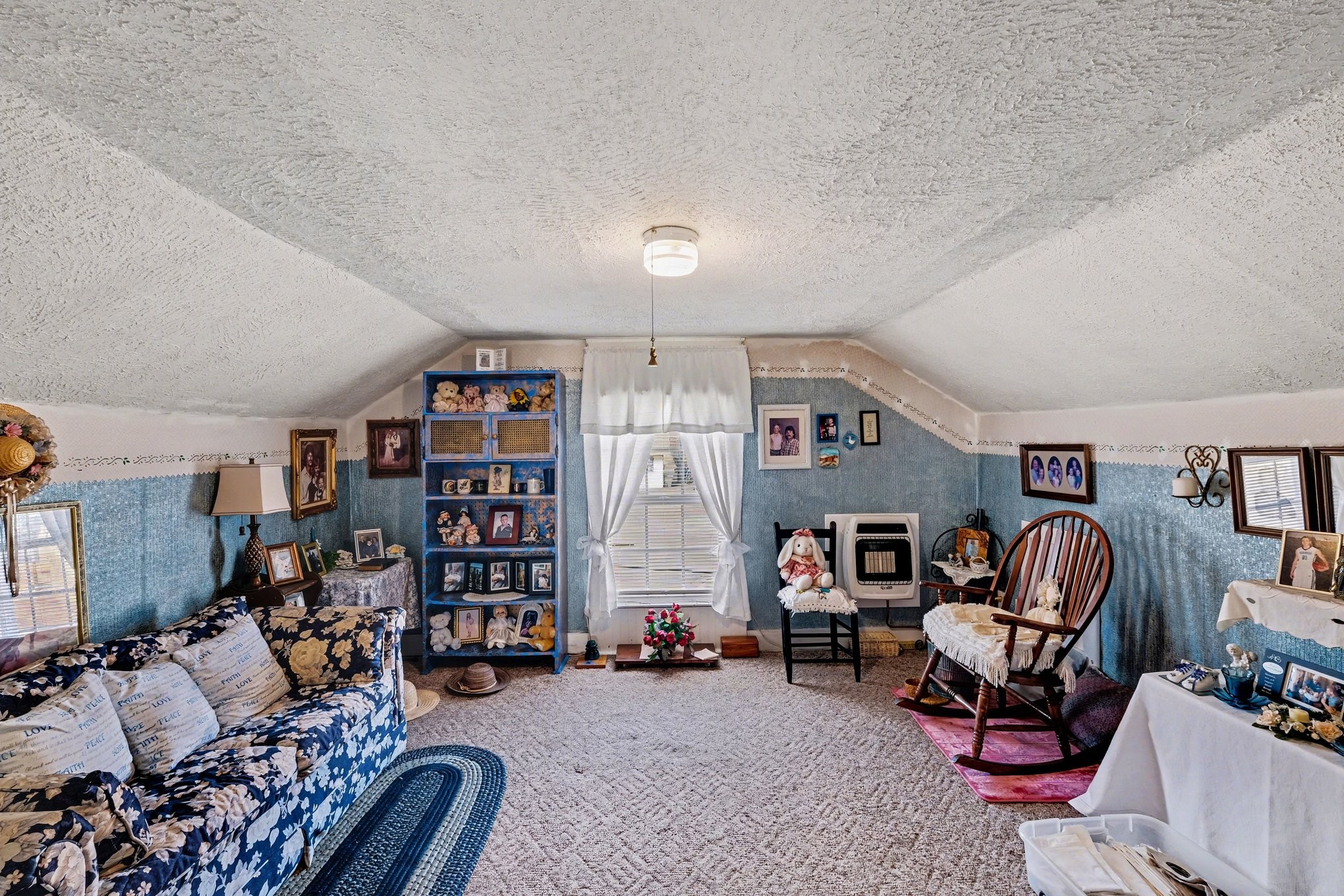 1801 Scribner Avenue Columbia, TN 38401 - Photo 22 of 30 a living room with furniture toys and a bookshelf