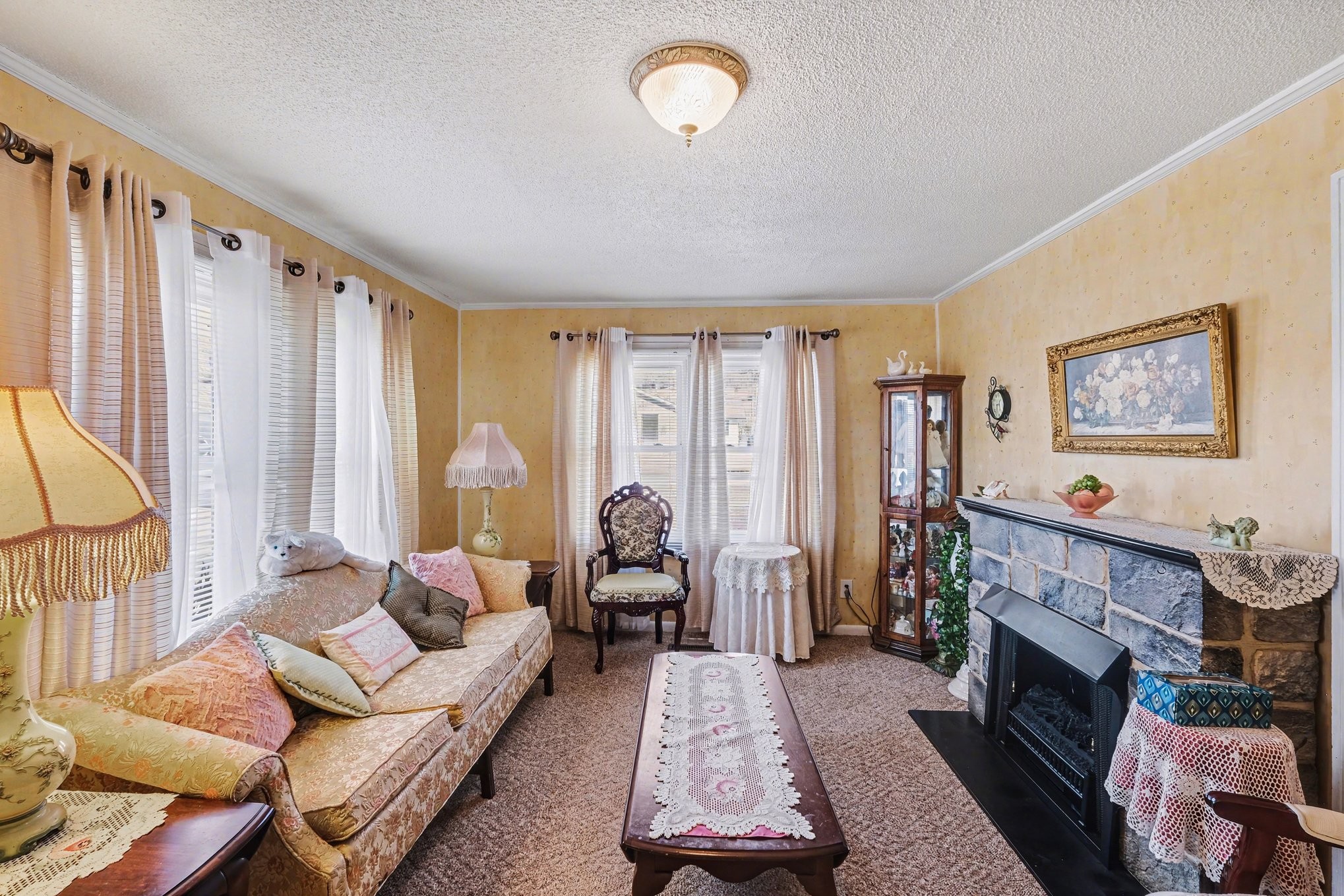 1801 Scribner Avenue Columbia, TN 38401 - Photo 5 of 30 a living room with furniture and a fireplace