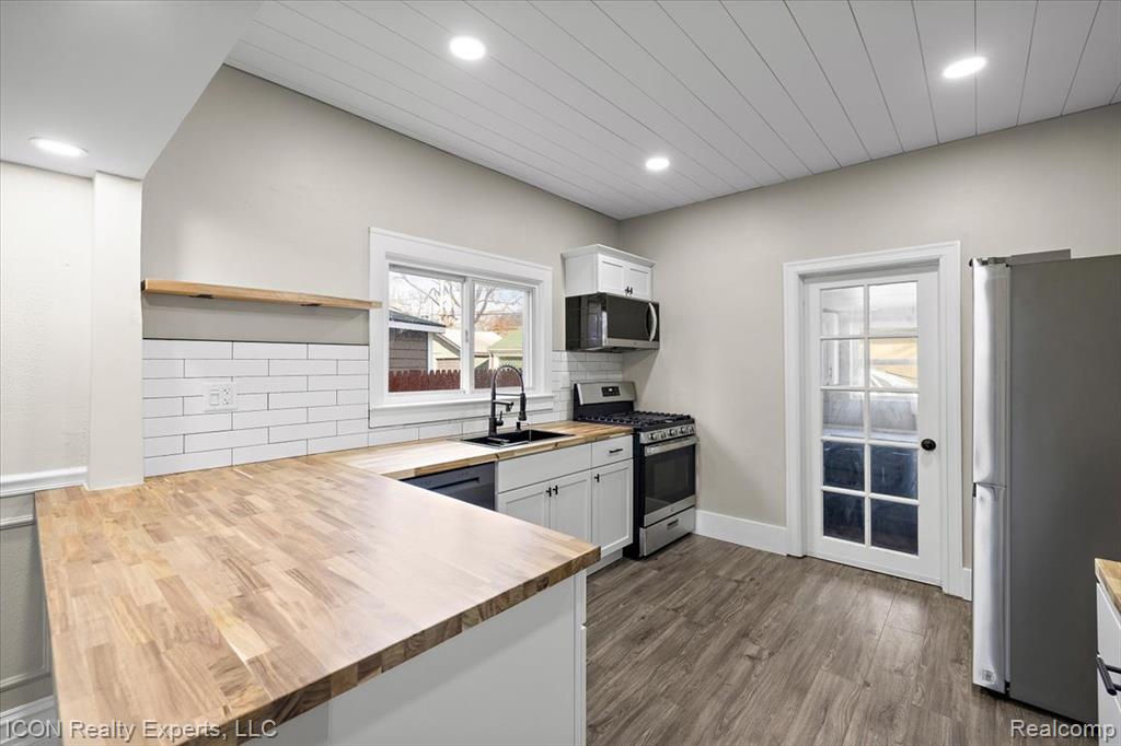 16 Utica Road Pontiac, MI 48341 - Photo 13 of 38 Gallery Image 13