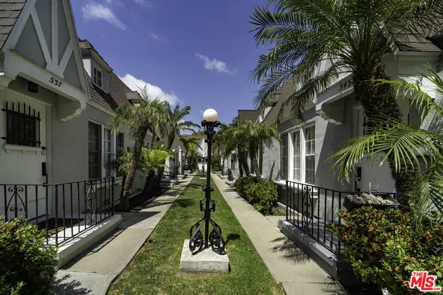 $4,725,000 | 537 North Orange Drive, Los Angeles, CA 90036