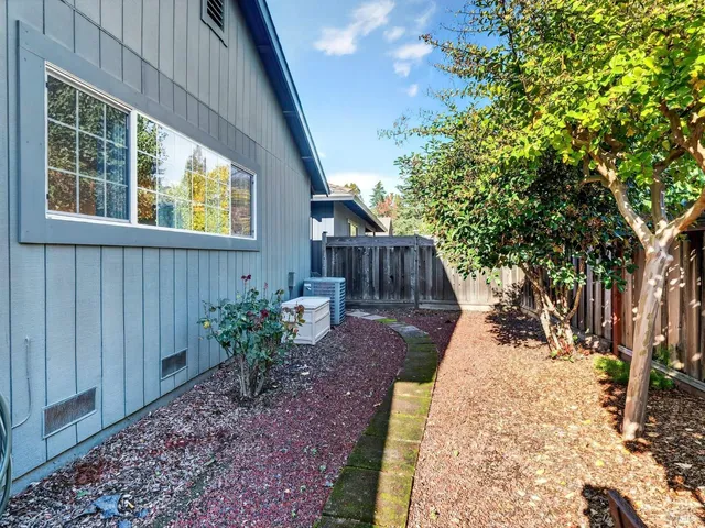$829,000 | 330 Orchard Street, Healdsburg, CA 95448