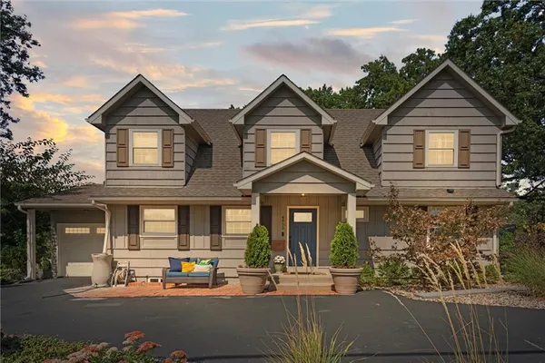 $595,000 | 4900 West 79th Street, Prairie Village, KS 66208