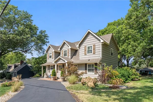 $595,000 | 4900 West 79th Street, Prairie Village, KS 66208