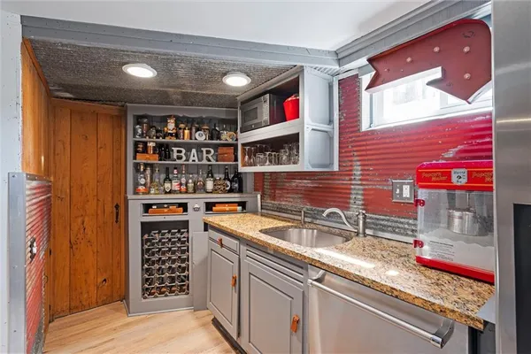 $595,000 | 4900 West 79th Street, Prairie Village, KS 66208