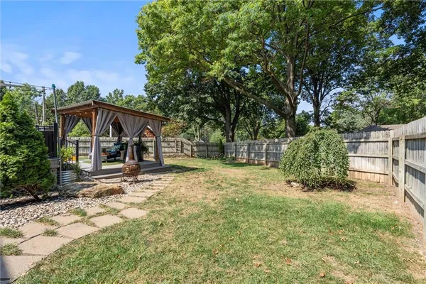 $595,000 | 4900 West 79th Street, Prairie Village, KS 66208