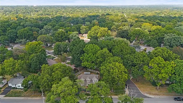 $595,000 | 4900 West 79th Street, Prairie Village, KS 66208