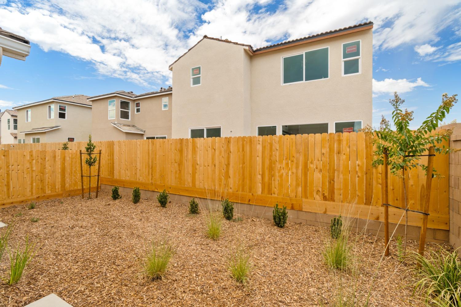 1116 Elevations Way West Madera, CA 93636 - Photo 19 of 20 a backyard of a house