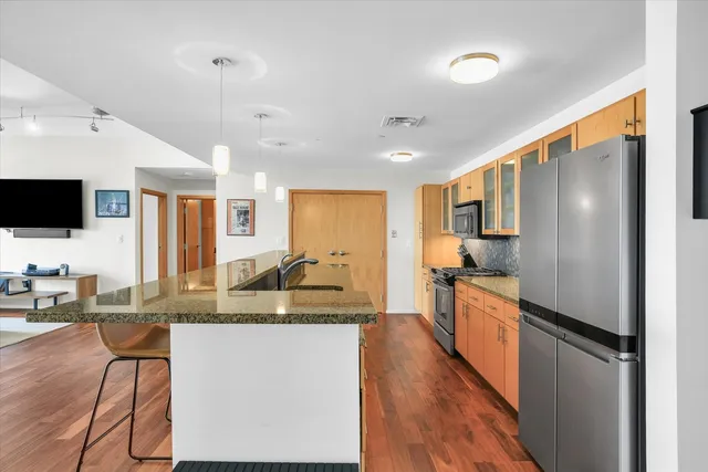 $424,900 | 301 North Neil Street, Unit 708, Champaign, IL 61820