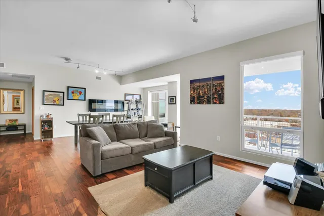 $424,900 | 301 North Neil Street, Unit 708, Champaign, IL 61820