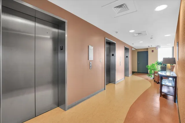 $424,900 | 301 North Neil Street, Unit 708, Champaign, IL 61820