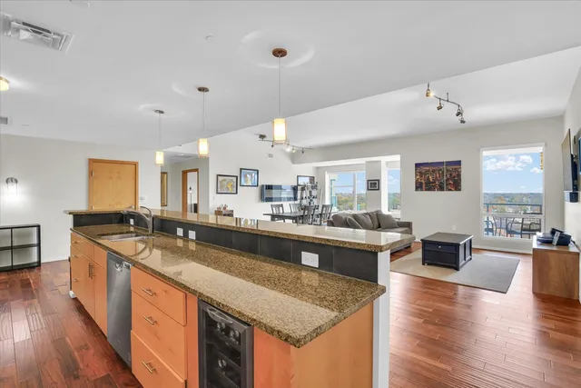 $424,900 | 301 North Neil Street, Unit 708, Champaign, IL 61820