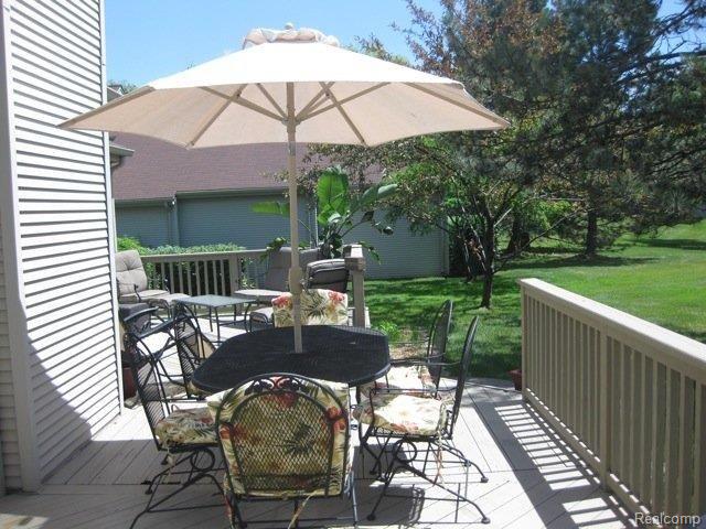731 Hamilton Court, Unit 107 Rochester, MI 48307 - Photo 21 of 22 Deck