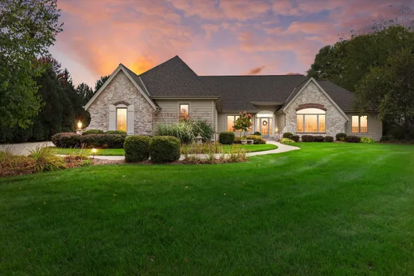 $950,000 | 519 Ponderosa Drive, Hartland, WI 53029