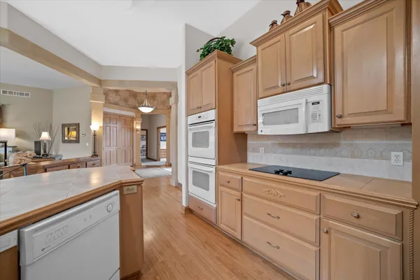 $950,000 | 519 Ponderosa Drive, Hartland, WI 53029