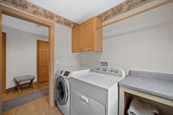 $950,000 | 519 Ponderosa Drive, Hartland, WI 53029