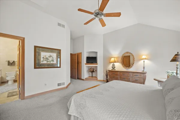 $950,000 | 519 Ponderosa Drive, Hartland, WI 53029