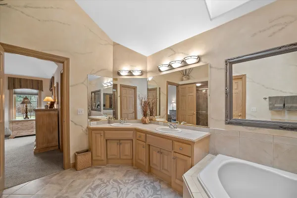 $950,000 | 519 Ponderosa Drive, Hartland, WI 53029