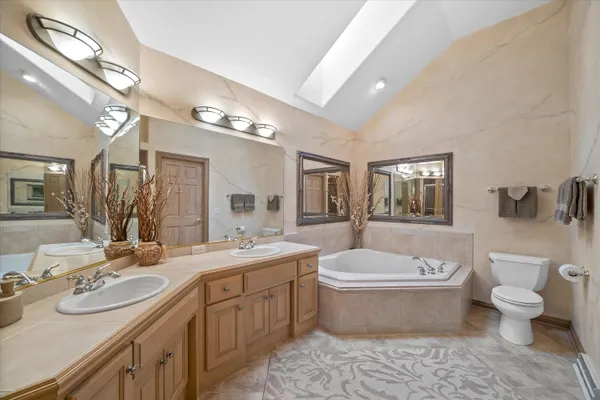 $950,000 | 519 Ponderosa Drive, Hartland, WI 53029