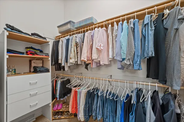 $950,000 | 519 Ponderosa Drive, Hartland, WI 53029