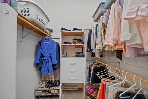 $950,000 | 519 Ponderosa Drive, Hartland, WI 53029