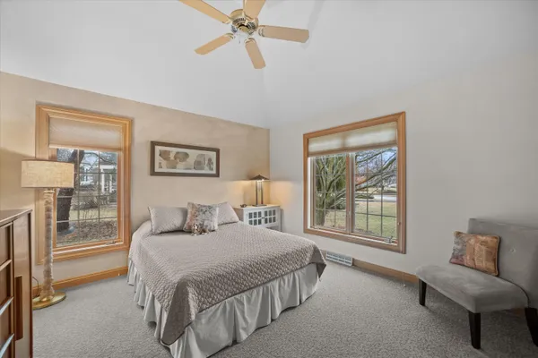 $950,000 | 519 Ponderosa Drive, Hartland, WI 53029