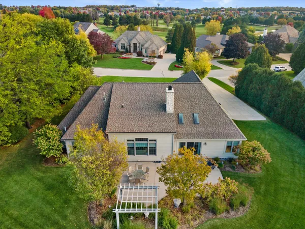 $950,000 | 519 Ponderosa Drive, Hartland, WI 53029