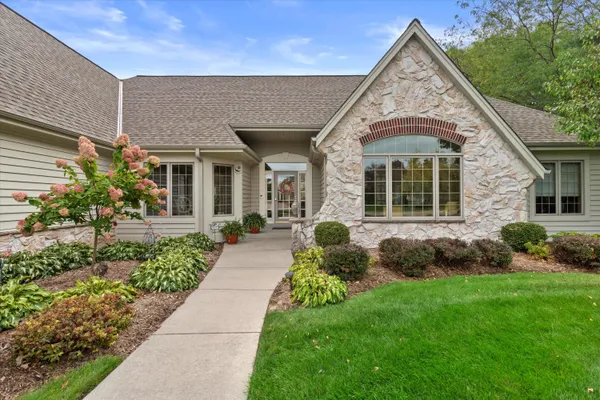 $950,000 | 519 Ponderosa Drive, Hartland, WI 53029
