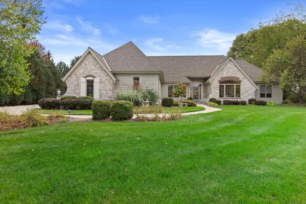 $950,000 | 519 Ponderosa Drive, Hartland, WI 53029