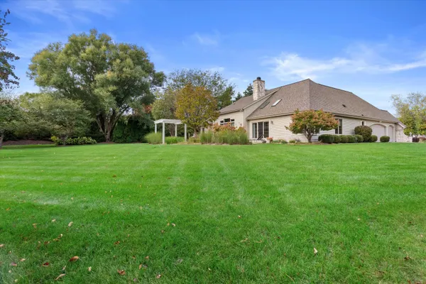 $950,000 | 519 Ponderosa Drive, Hartland, WI 53029