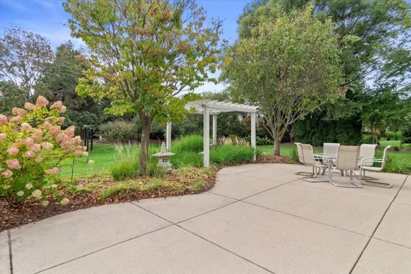 $950,000 | 519 Ponderosa Drive, Hartland, WI 53029
