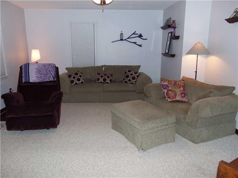 562 Lardintown Road Tarentum, PA 15084 - Photo 2 of 25 Living Room.