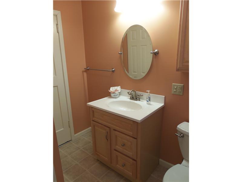 562 Lardintown Road Tarentum, PA 15084 - Photo 18 of 25 Full Bath.