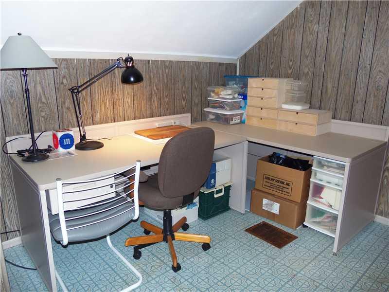 562 Lardintown Road Tarentum, PA 15084 - Photo 20 of 25 Computer Room.