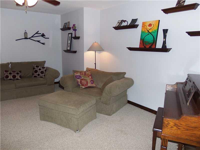 562 Lardintown Road Tarentum, PA 15084 - Photo 3 of 25 Living Room.