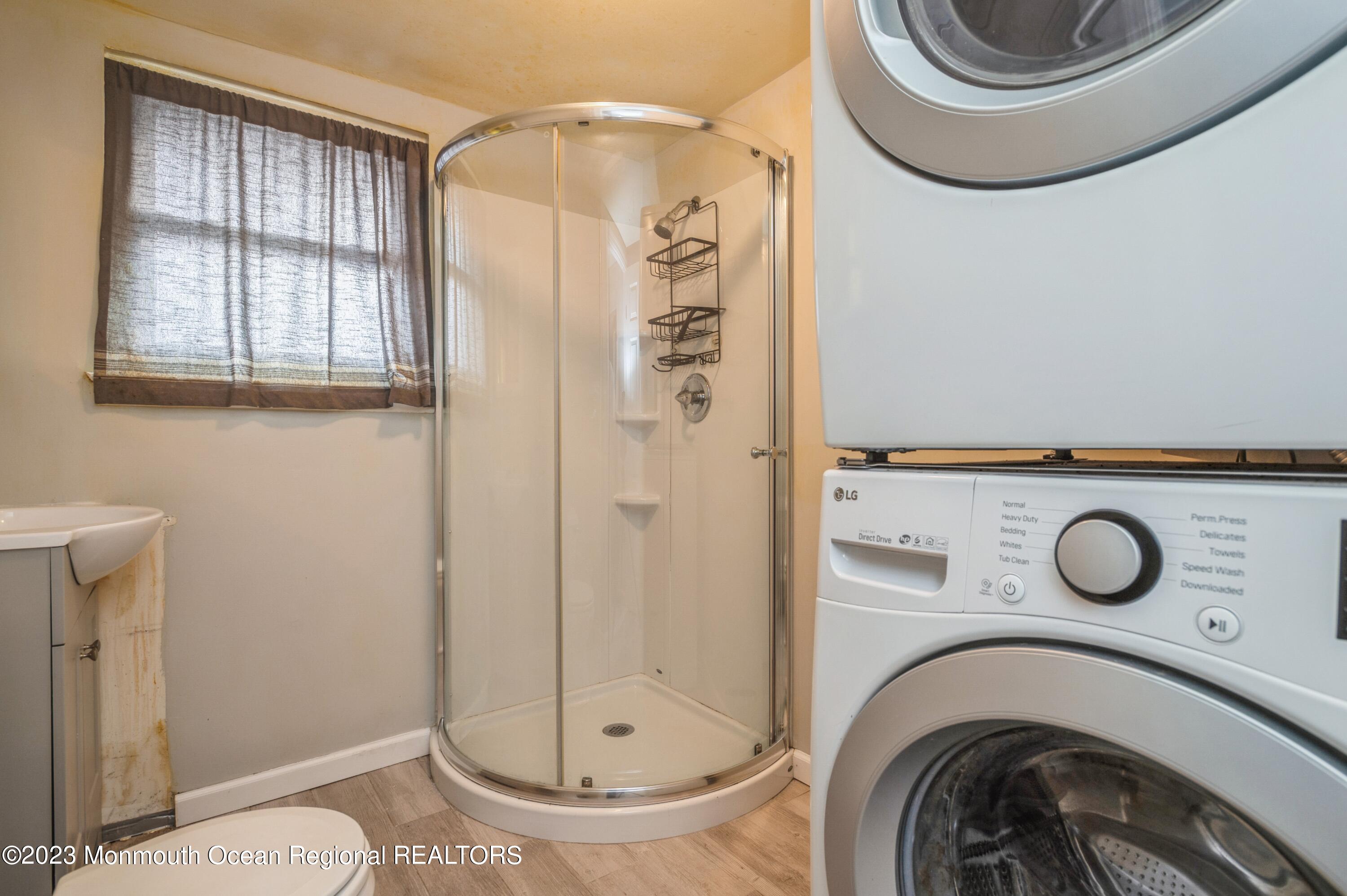 121 Darien Road Howell, NJ 07731 - Photo 17 of 19 a bathroom with a sink a toilet and a shower