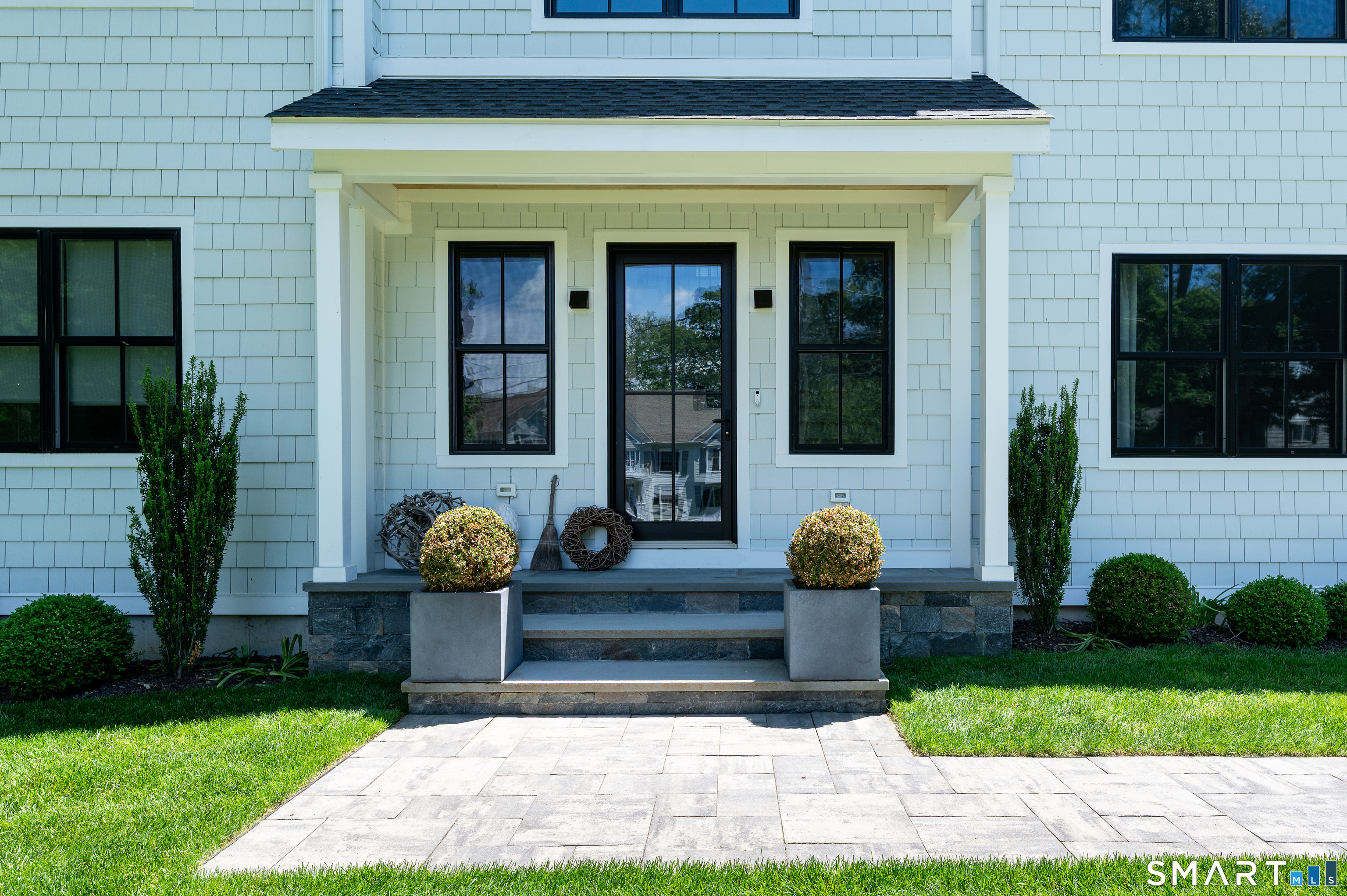 106 Pond Road Stamford, CT 06902 - Photo 2 of 32