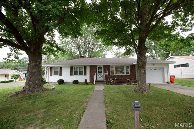 $167,000 | 929 West Jay Street, Vandalia, IL 62471