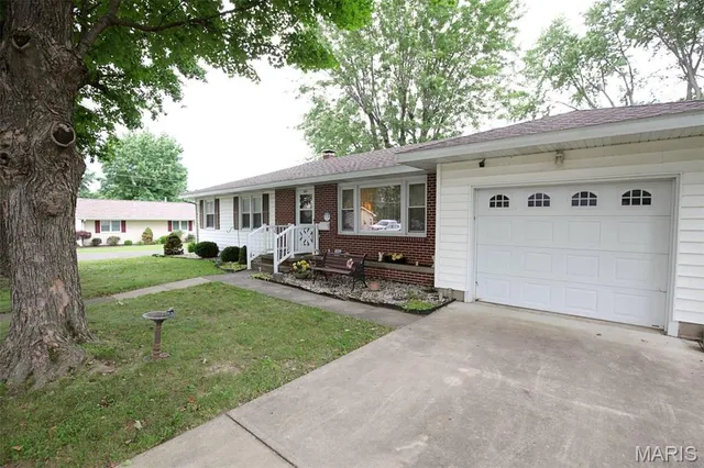 $167,000 | 929 West Jay Street, Vandalia, IL 62471