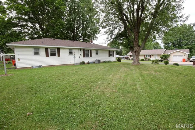 $167,000 | 929 West Jay Street, Vandalia, IL 62471