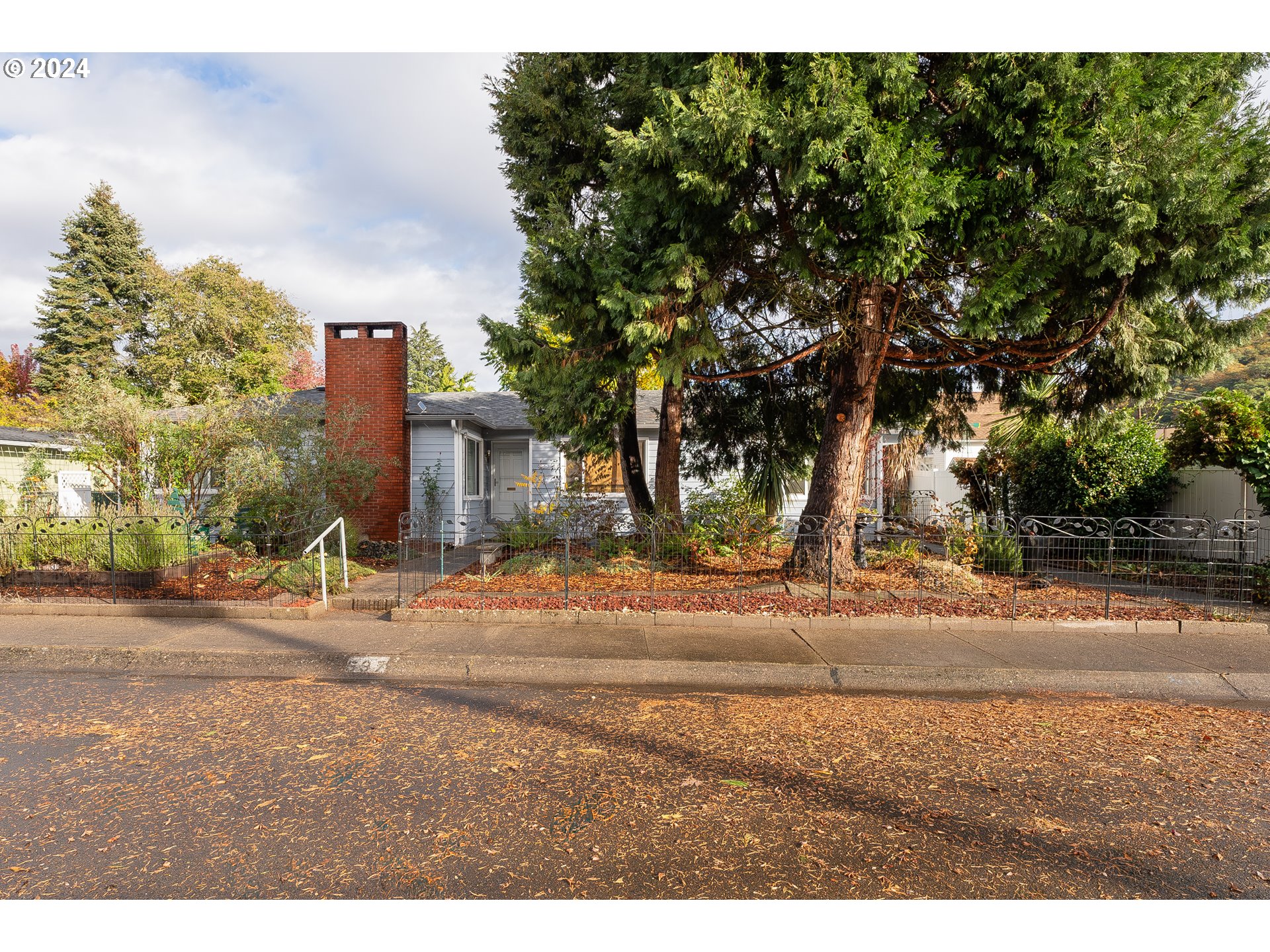 537 West Ballf Street Roseburg, OR 97471 - Photo 19 of 38