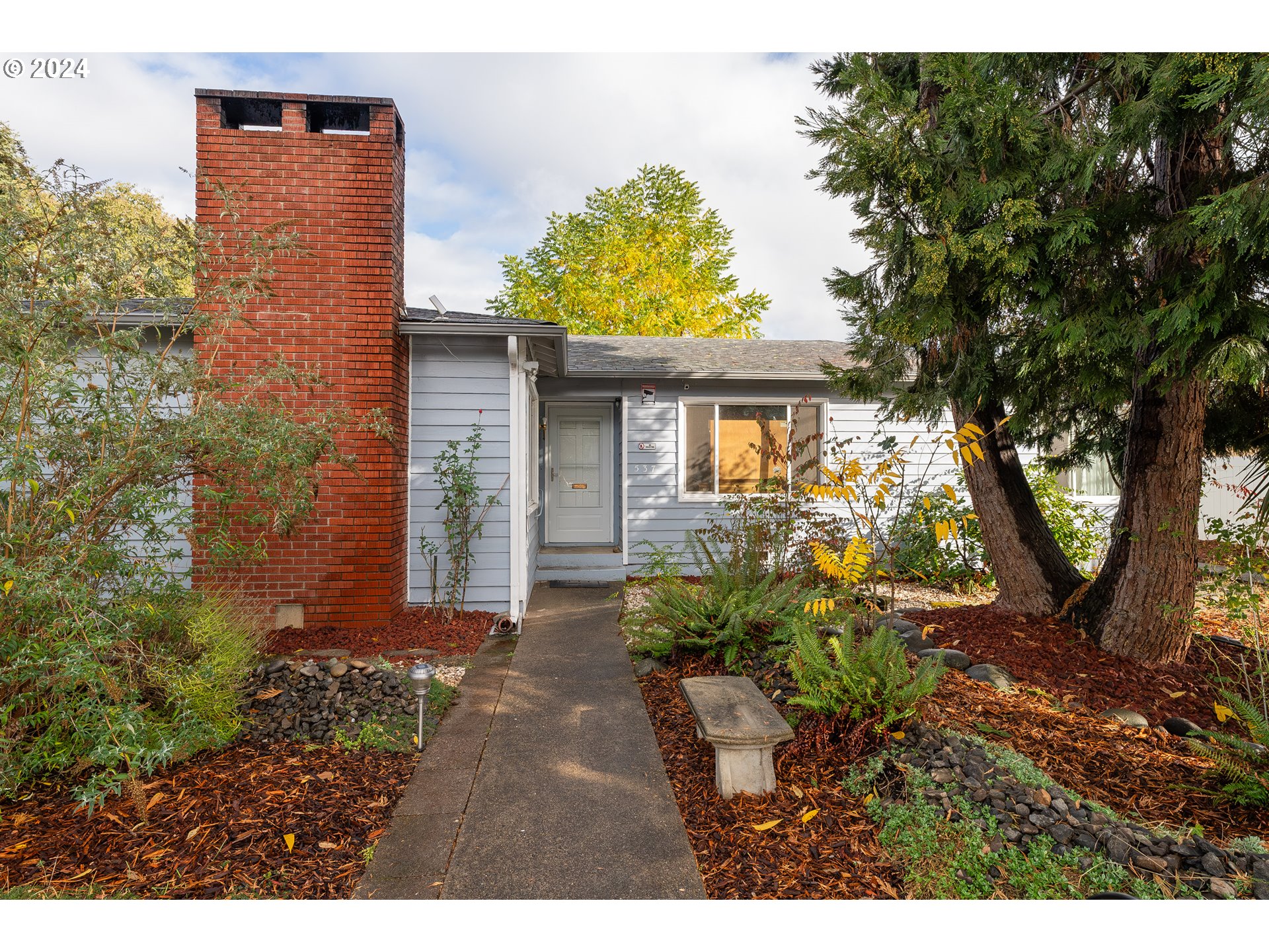 537 West Ballf Street Roseburg, OR 97471 - Photo 2 of 38