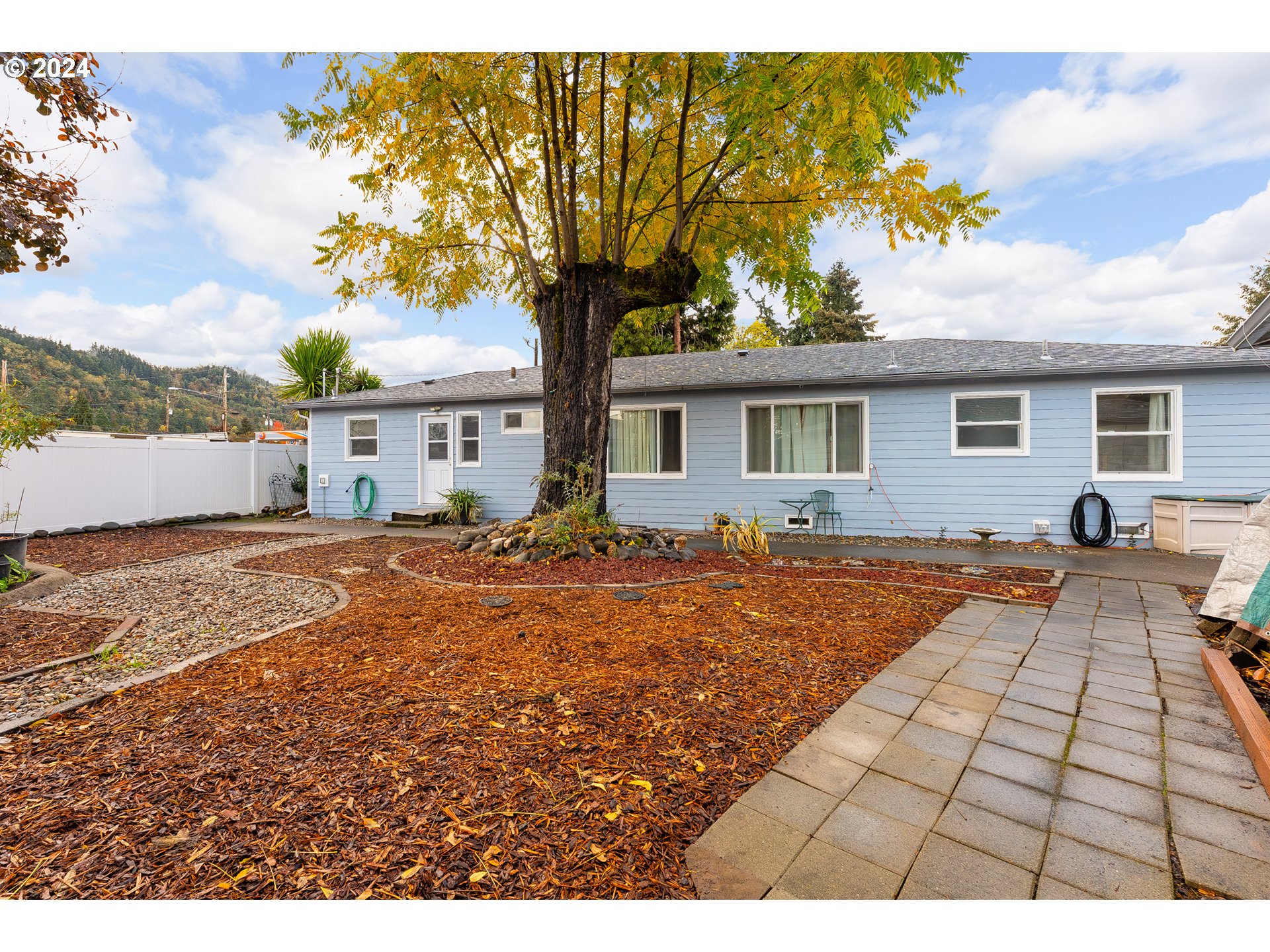 537 West Ballf Street Roseburg, OR 97471 - Photo 36 of 38