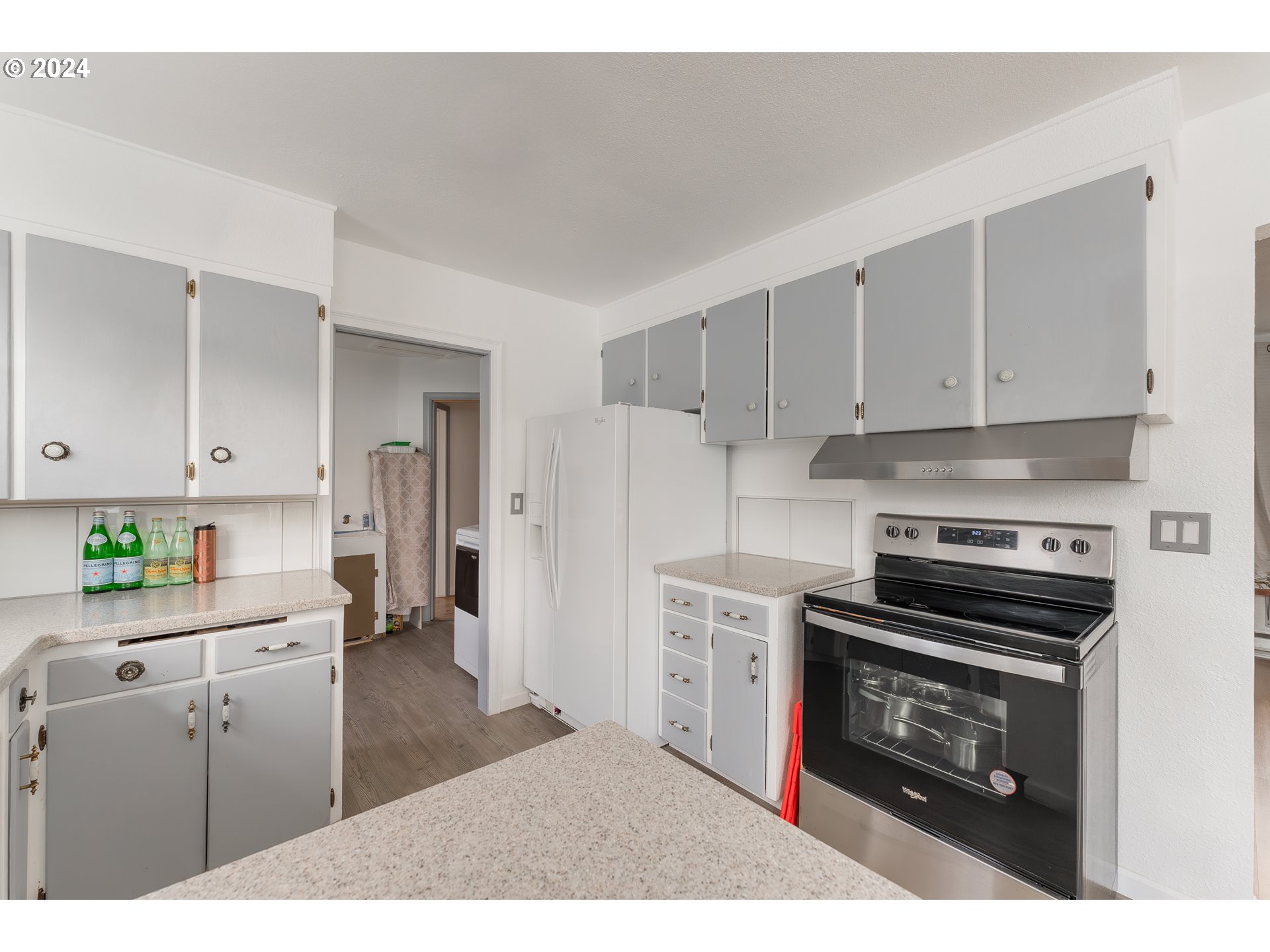 537 West Ballf Street Roseburg, OR 97471 - Photo 9 of 38