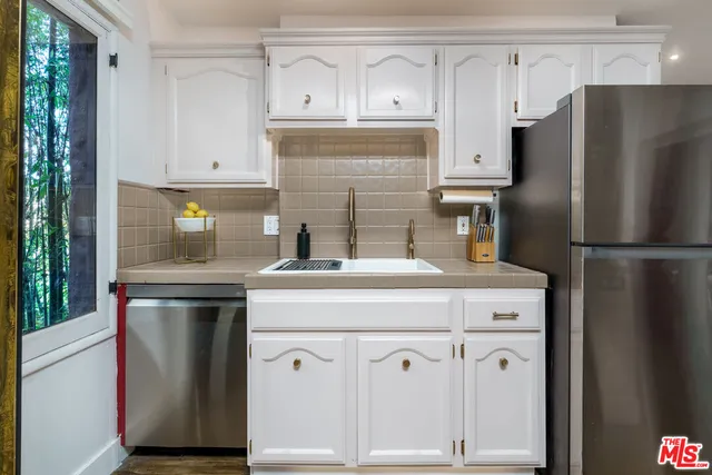 $4,200 | 2066 Glencoe Way, Los Angeles, CA 90068