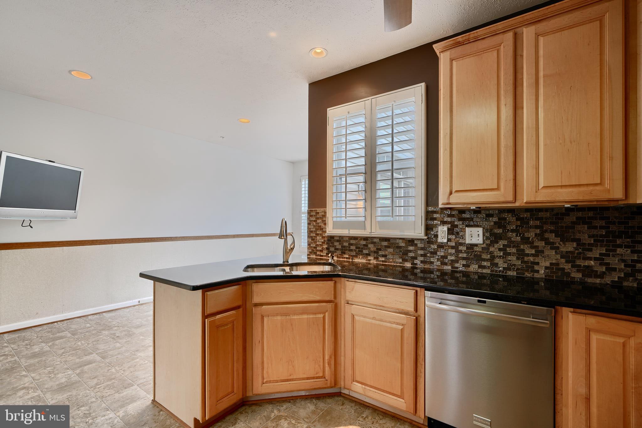 276 Cherry Tree Square Forest Hill, MD 21050 - Photo 21 of 61 Kitchen peninsula w/over sink window