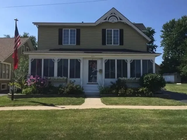 $2,700 | 1619 Riverside Drive, McHenry, IL 60050