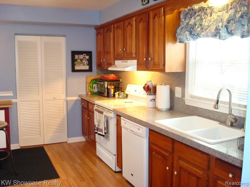 32363 Baintree Road Farmington Hills, MI 48334 - Photo 24 of 33
