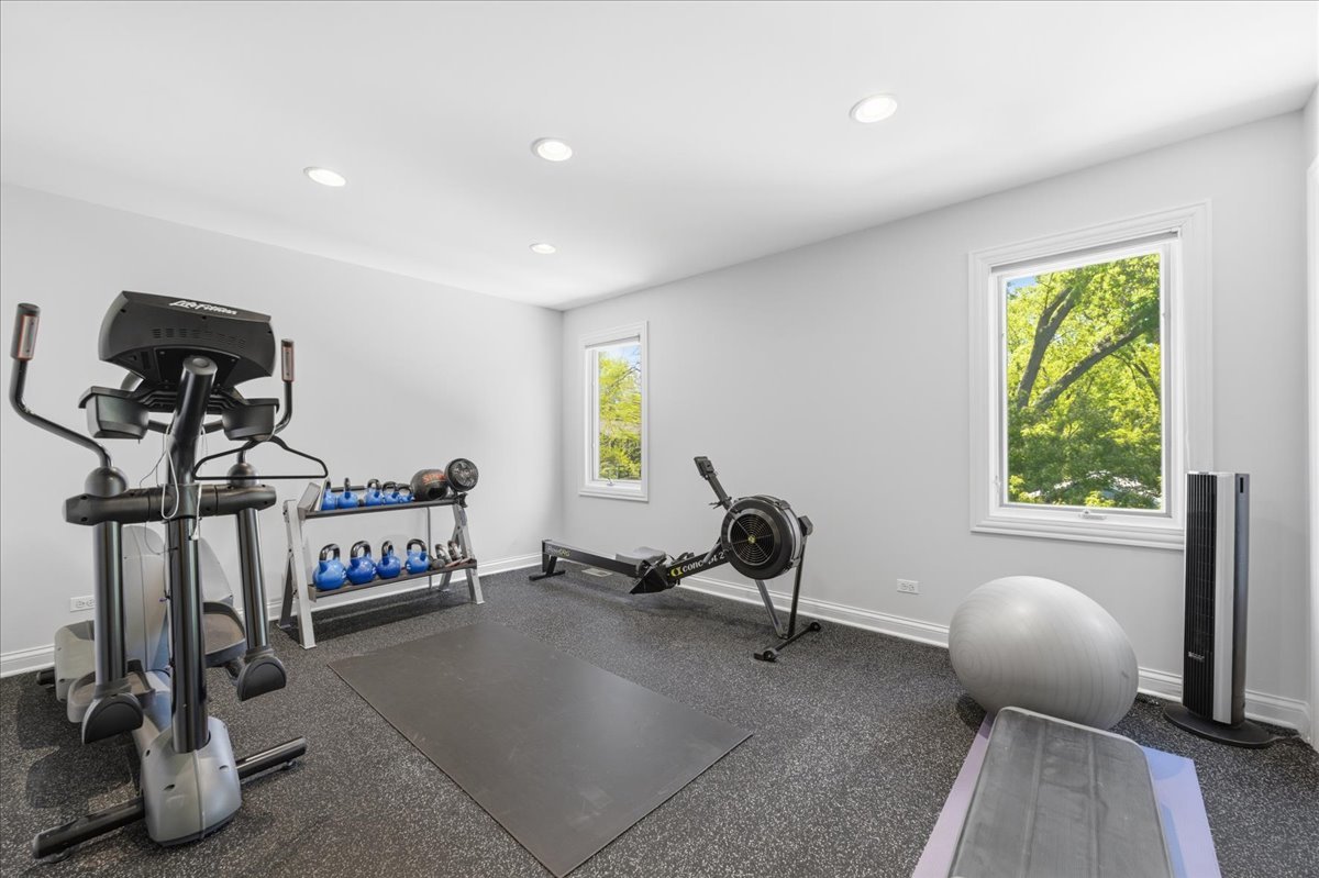 1914 North Ridge Avenue Arlington Heights, IL 60004 - Photo 29 of 50 a view of a room with gym equipment