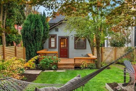 $725,000 | 822 23rd Avenue, Seattle, WA 98122