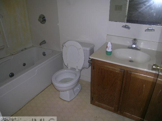 3640 Shaw Road Winston-Salem, NC 27105 - Photo 8 of 13 Master Bath/Spa.